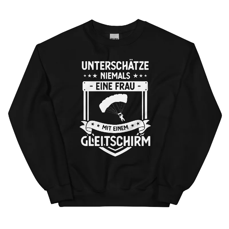 Sale Event Unterschatze Niemals Eine Frau Mit Einem Gleitschirm - Sweatshirt (Unisex)