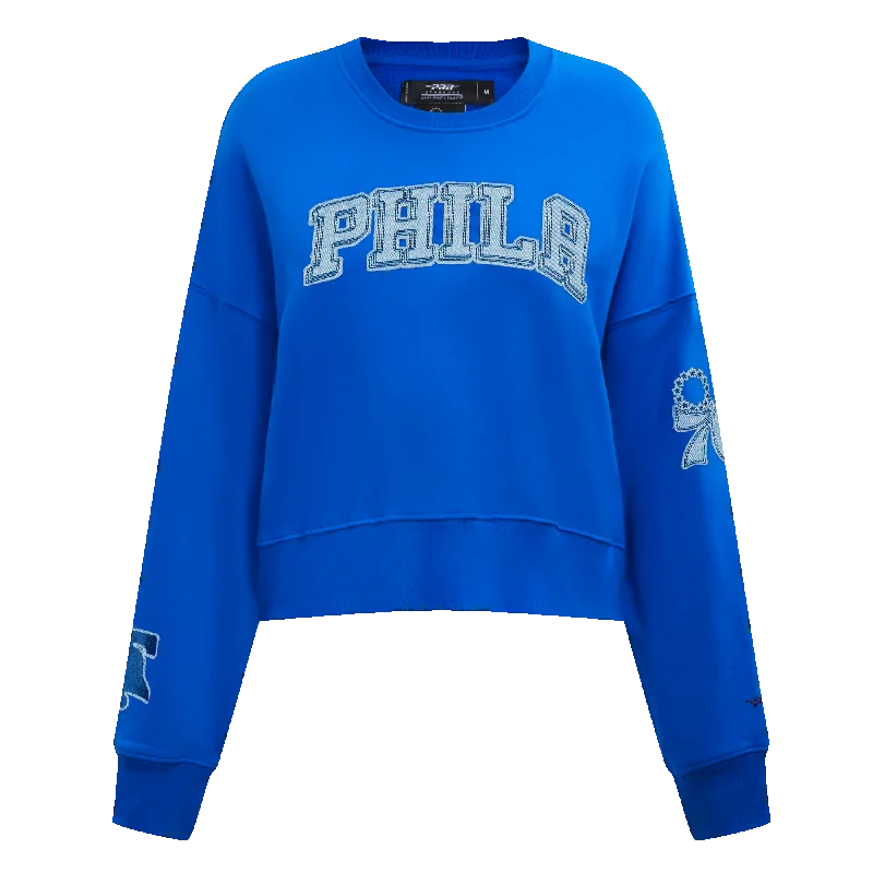 Special Offer SUDADERA DE CUELLO REDONDO NBA PHILADELPHIA 76ERS VARSITY BLUES PARA MUJER