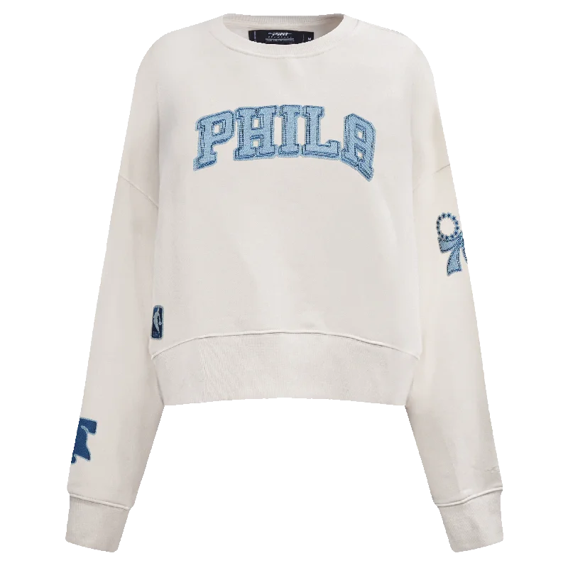 Reduced Prices SUDADERA DE CUELLO REDONDO NBA PHILADELPHIA 76ERS VARSITY BLUES PARA MUJER